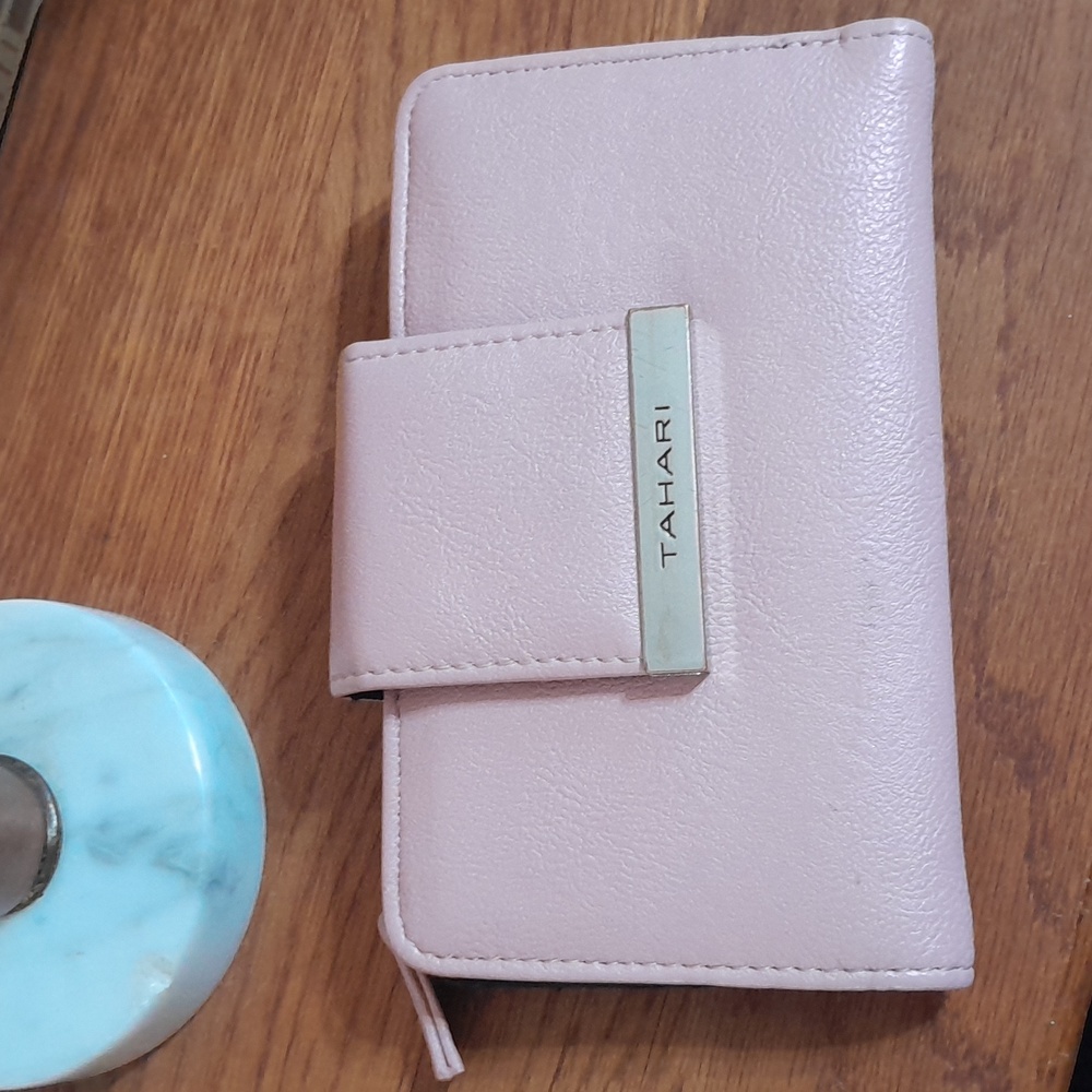 TAHARI pink wallet